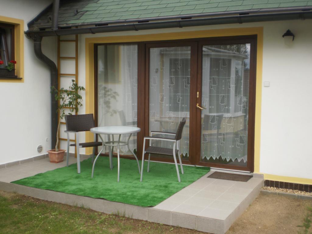 Privat Buk 100 Apartment Jindrichuv Hradec Exterior photo